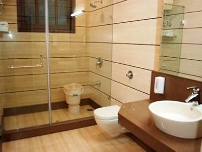 Asian Plaza Ξενοδοχείο Νταραμσάλα Εξωτερικό φωτογραφία